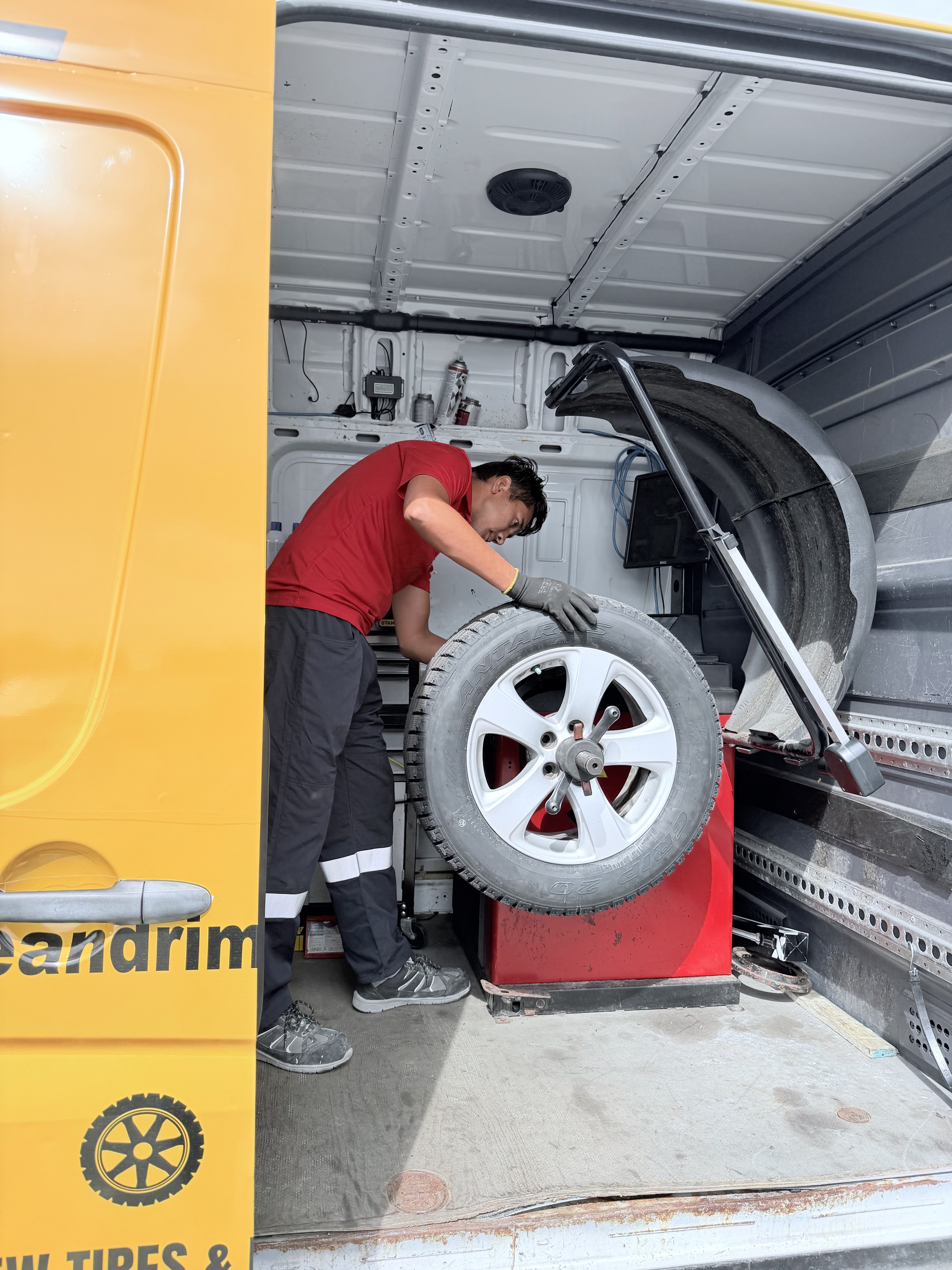 Tire balancing (view 2)